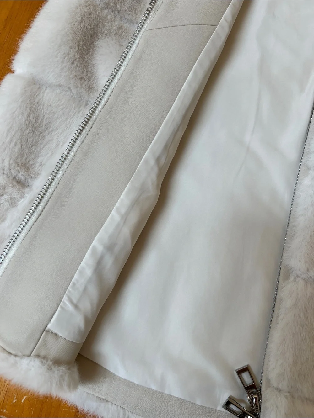 Leather Faux Fur Vest in Light Cream M - Picture 10 of 10